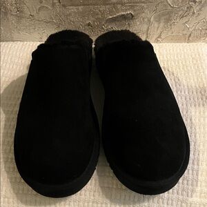 Koolaburra by Ugg Black Fur-Lined Slippers